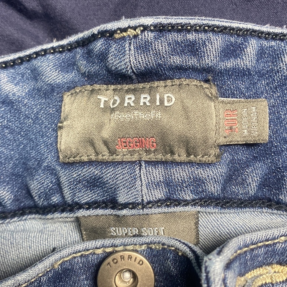 Torrid Jegging Meduim Wash 10R - Picture 3 of 4